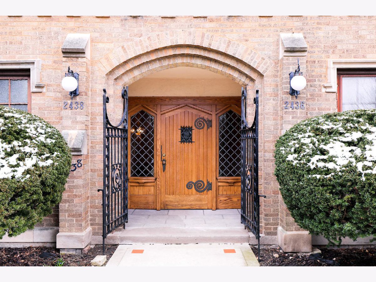 Condominiums Sold Park Castle Chicago Illinois, 2436 Greenleaf