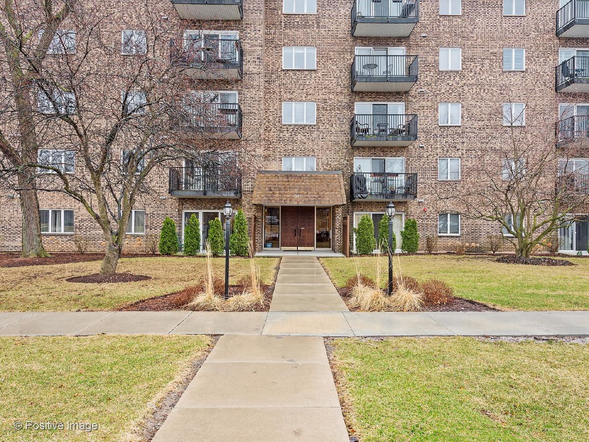 Condominiums Rented Maple Way Condominums Downers Grove Illinois, 907 Curtiss