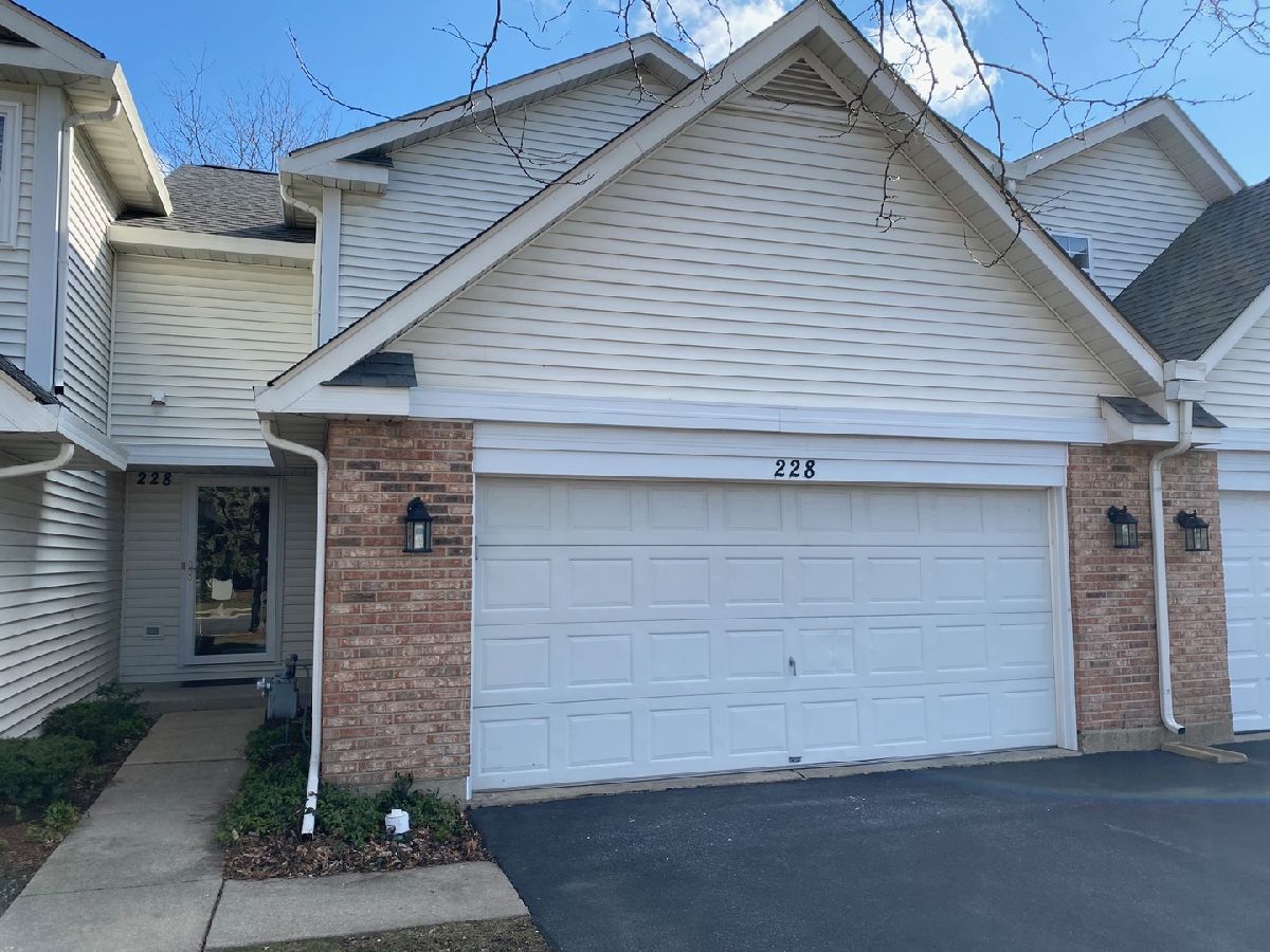 Townhomes Rented Hamilton Village Itasca Illinois, 228 Theodore