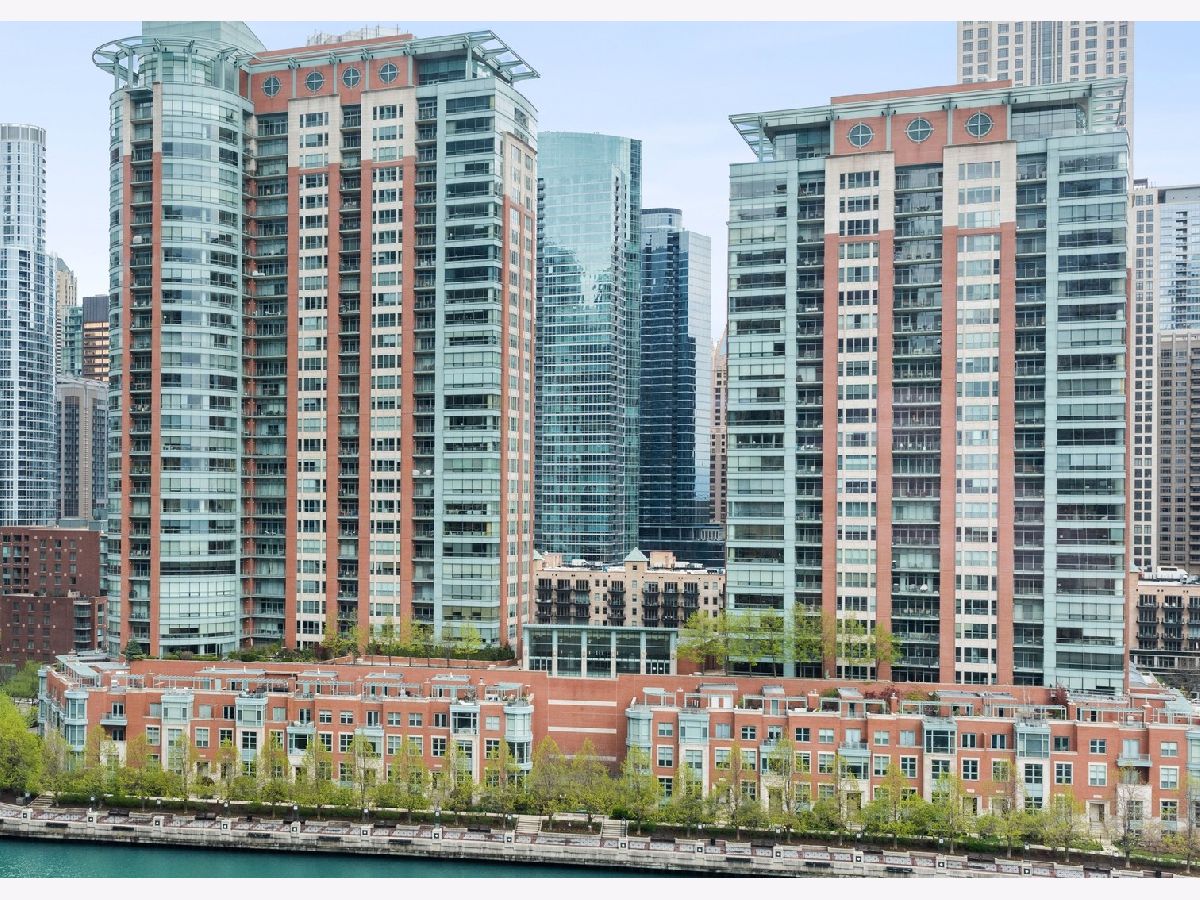 Condos & Townhomes Rented Riverview Condominiums Chicago Illinois, 445 North Water