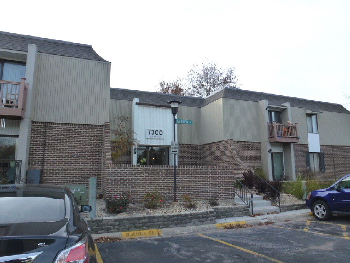 Condominiums & Homes Rented Farmingdale North Downers Grove Illinois, 7300 Fairview