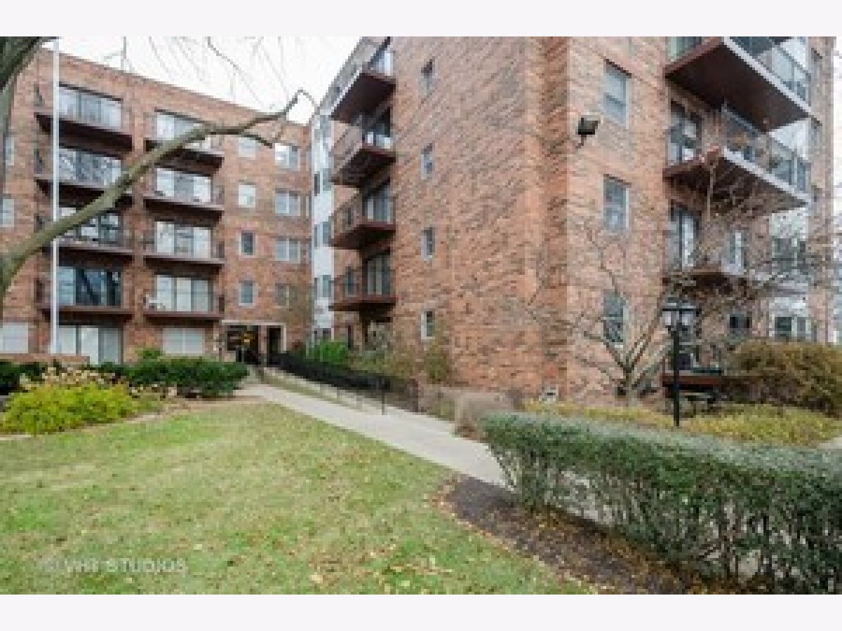 Condos & Townhomes Rented Oak Court Condominiums Evanston Illinois, 1501 Oak