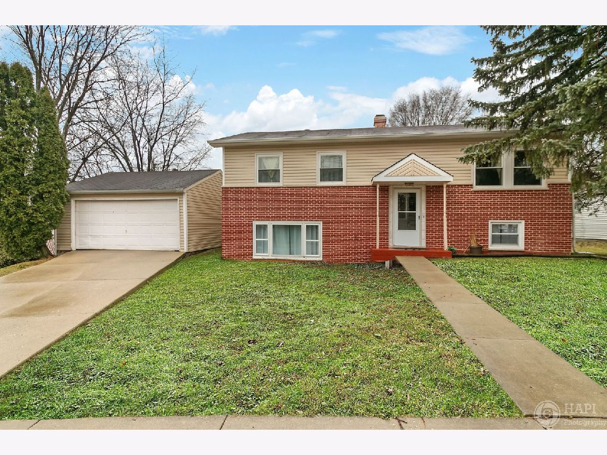 Homes Sold North Hills Mundelein Illinois, 19529 Cambridge