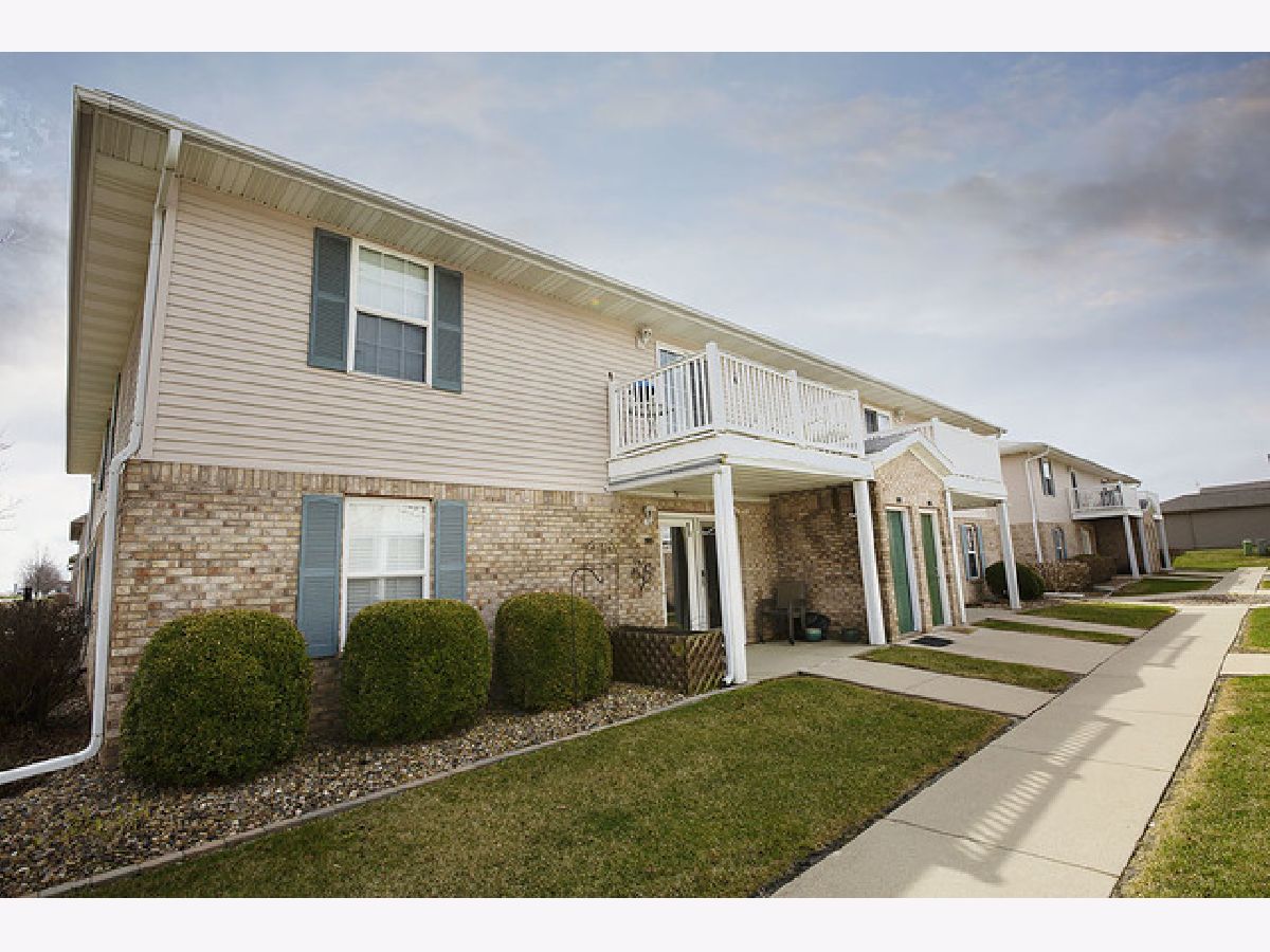 Condos & Townhomes Sold Airport Park Bloomington Illinois, 1040 Ekstam