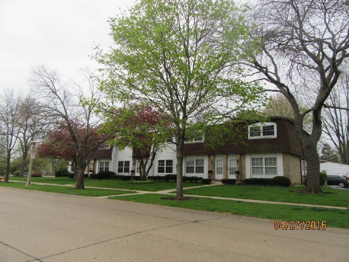 Homes & Townhomes & Condos Rented Copeland Manor Libertyville Illinois, 865 Country Club