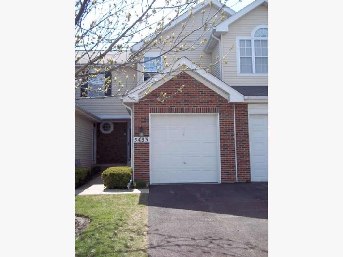 Townhomes Rented Elizabeth Place Rolling Meadows Illinois, 5433 Mayflower