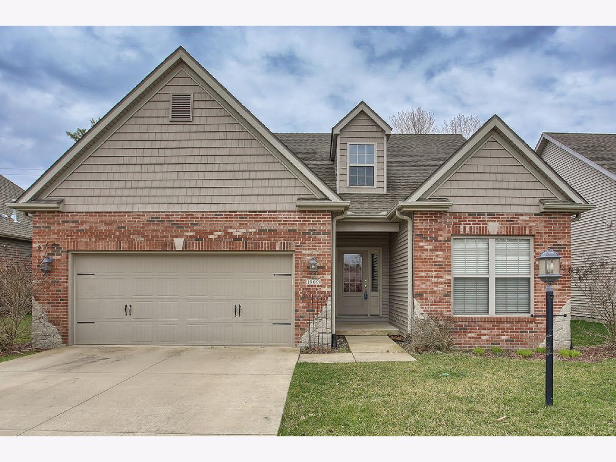 Homes & Condos & Townhomes Sold Quail Run Mahomet Illinois, 1909 Quail Run