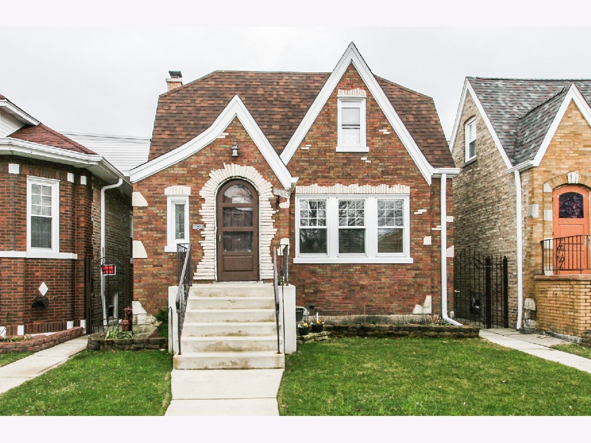 Condos & Townhomes & Homes Rented Portage Park Condos Chicago Illinois, 5735 Melrose