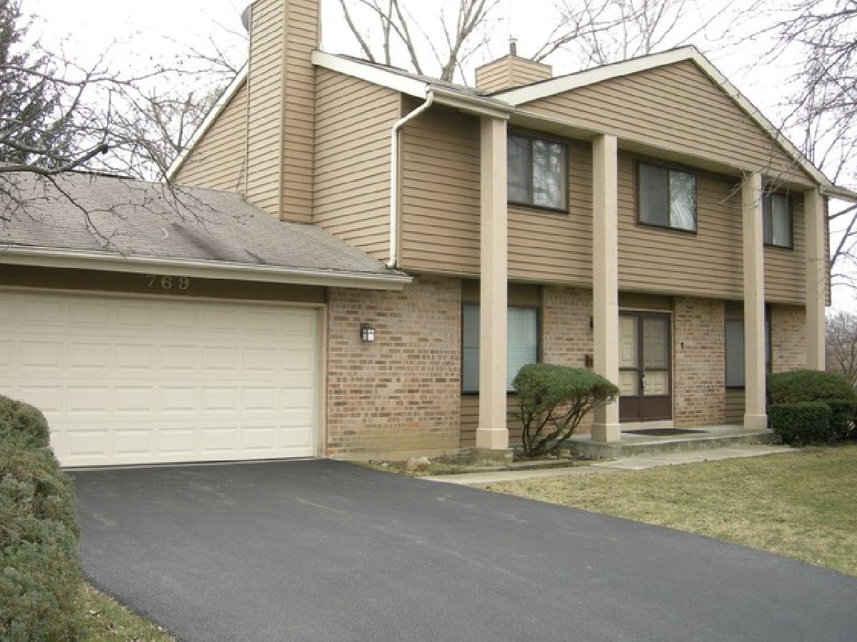 Townhomes & Condos & Homes Rented Ventura 21 Roselle Illinois, 769 Devon