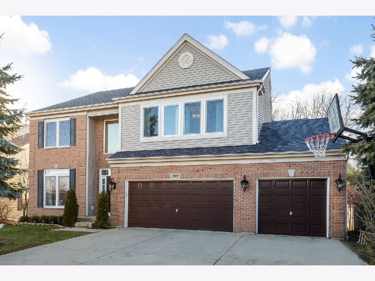 Homes Rented Creekside Streamwood Illinois, 202 Emerald