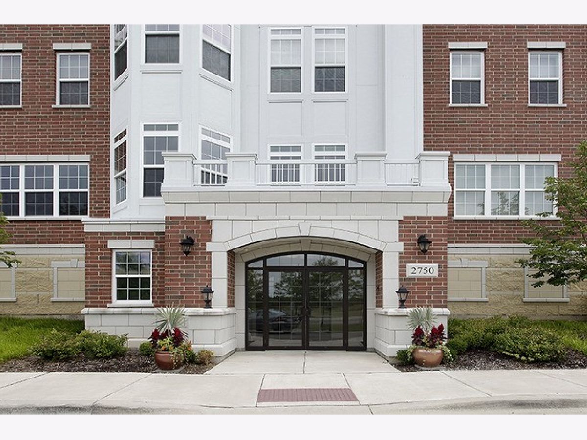Townhomes & Condos Rented Patriot Commons At The Glen Glenview Illinois, 2750 Commons