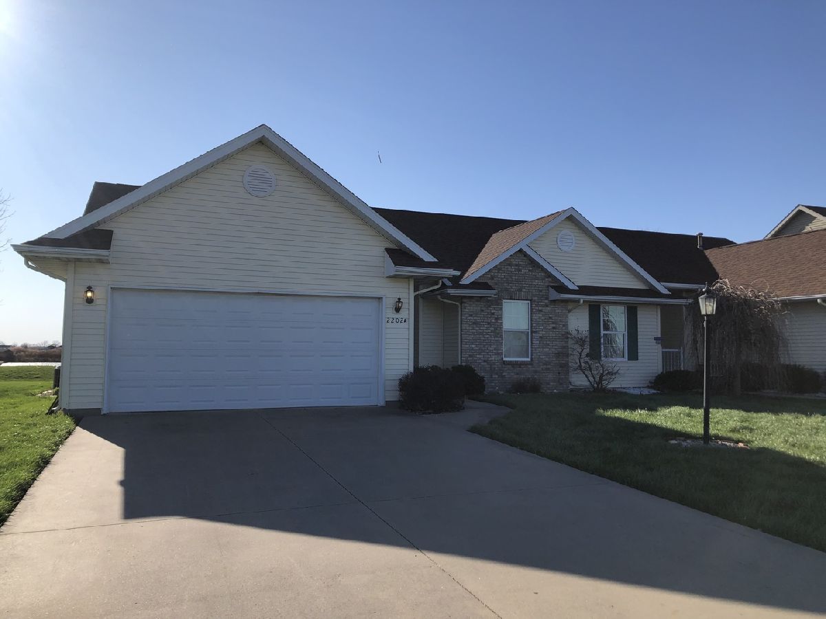Homes & Condos & Townhomes Sold Ironhorse Tuscola Illinois, 2202A Prairie