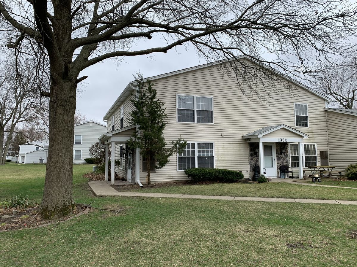 Townhomes & Condos Rented Ivy Glen Aurora Illinois, 1380 Glen