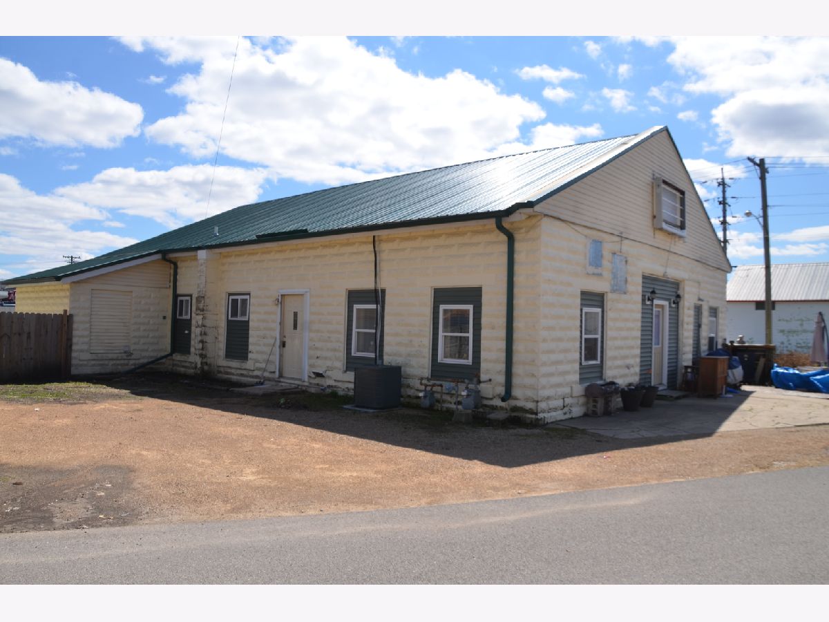  Rented Amboy Illinois, 203 Short