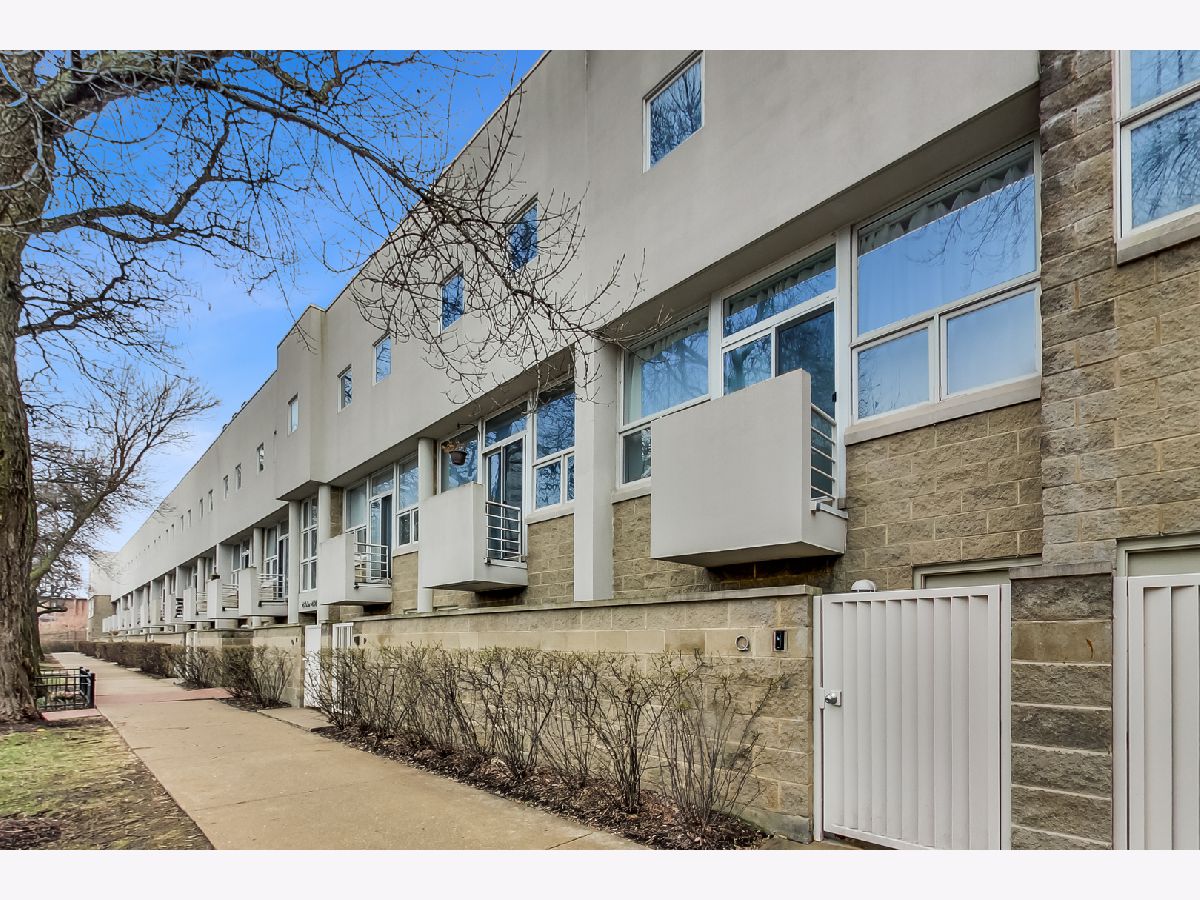 Townhomes Sold Border Dairy Commons Chicago Illinois, 2826 Talman
