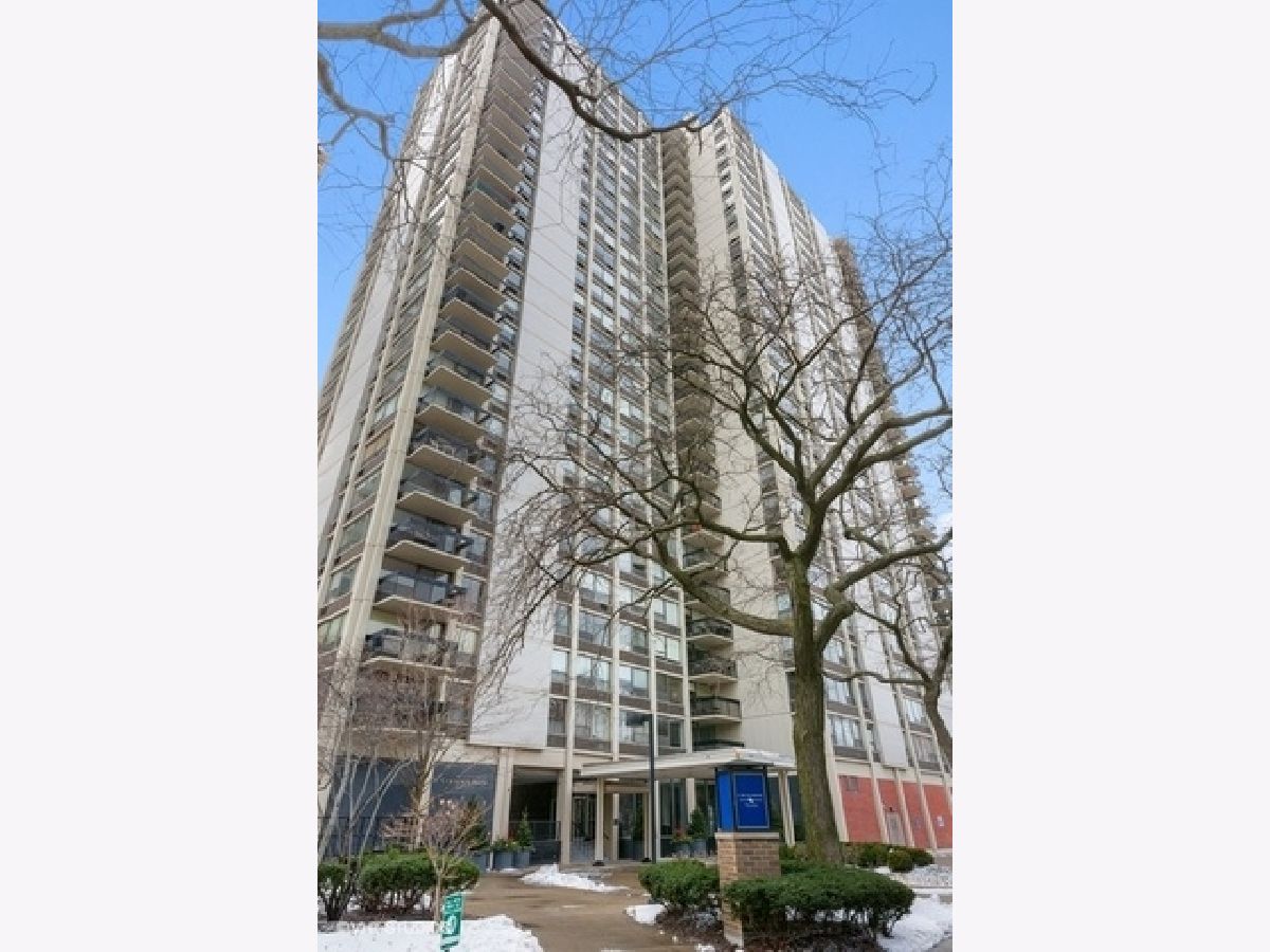 Condominiums Rented Sandburg Chicago Illinois, 1360 Sandburg