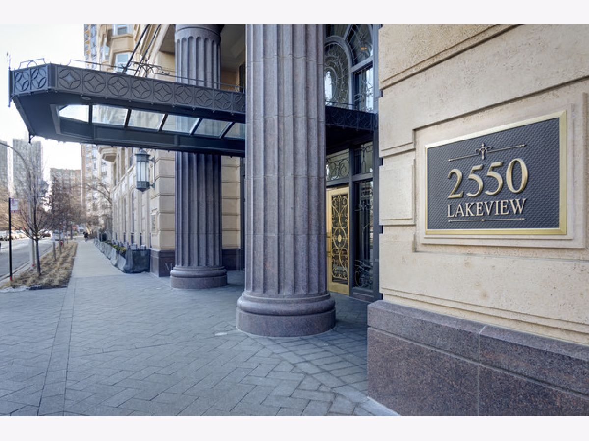 Condominiums Rented Lincoln Park 2550 Chicago Illinois, 2550 Lakeview