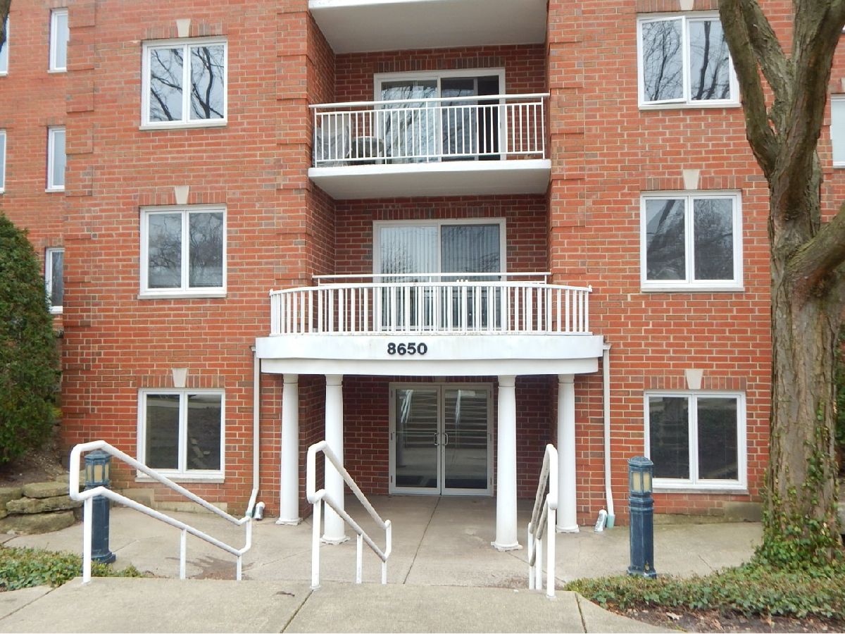 Condominiums Sold Oxford Run Niles Illinois, 8650 Shermer