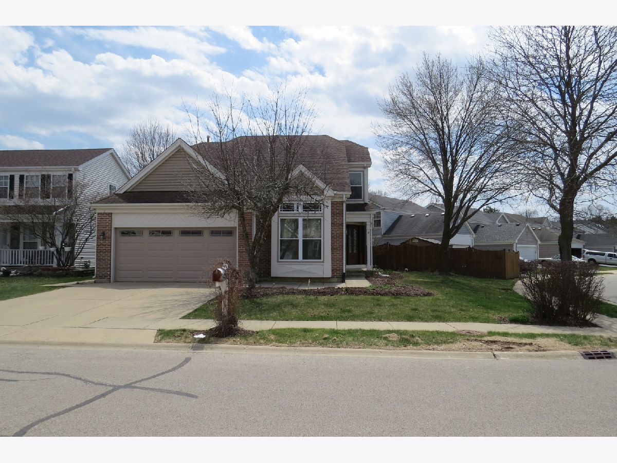 Homes Rented Cross Creek Streamwood Illinois, 3 Hummingbird