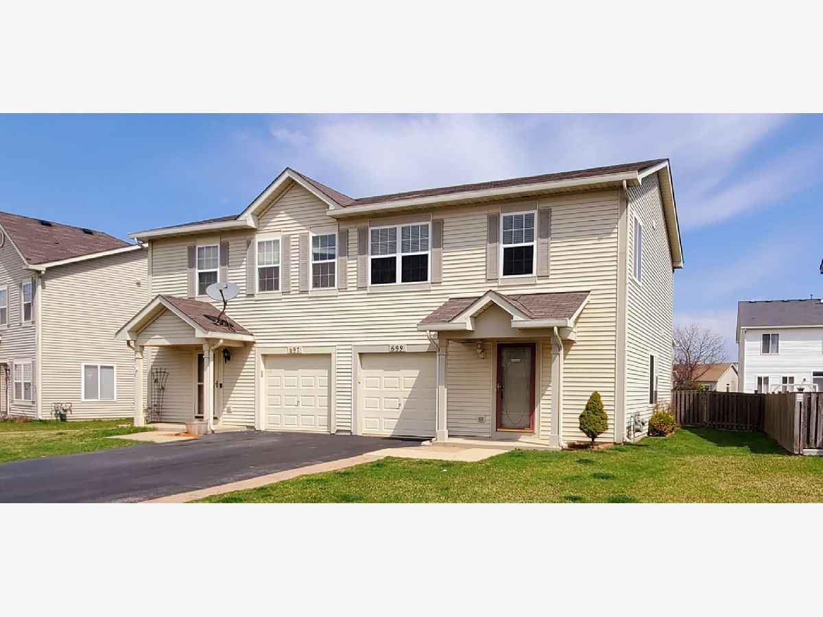 Townhomes & Homes Rented Lakewood Falls Club Romeoville Illinois, 699 Shannon