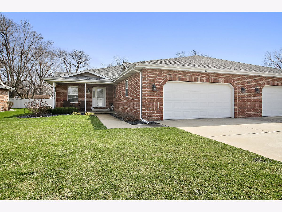 Homes & Condos & Townhomes Sold Westshore Manor Manteno Illinois, 1302 Westshore