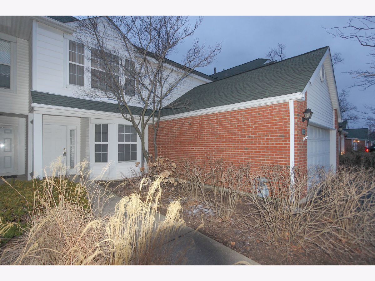 The Hamptons Lake Bluff IL, Townhomes & Condos For Sale & For Rent