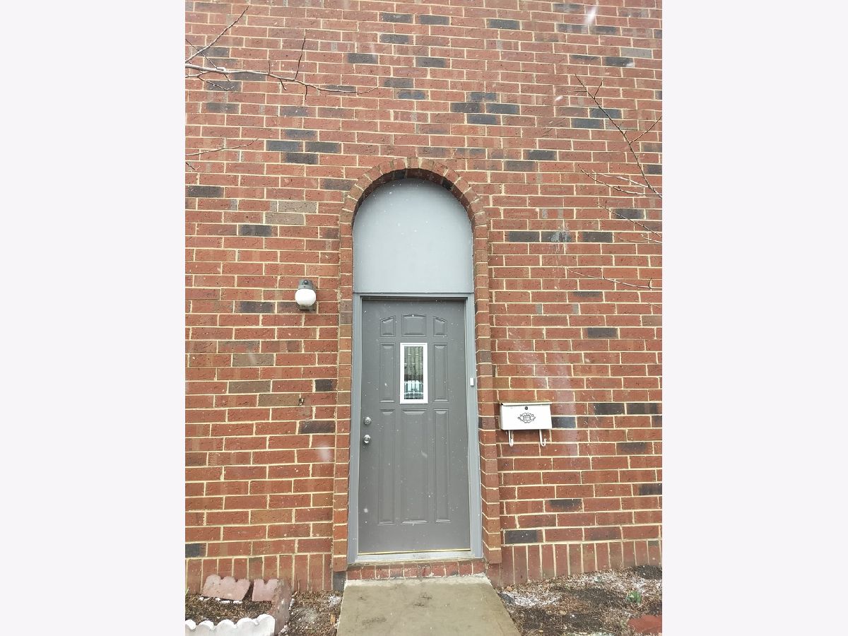 Townhomes Rented Garden Courts Chicago Illinois, 851 Racine