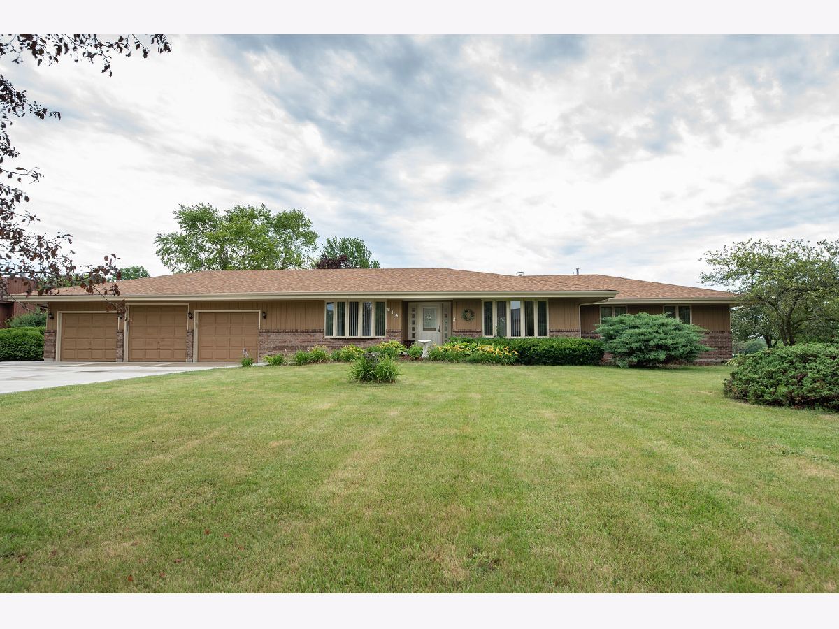 Homes Sold Ishnala Country Estates Lake Villa Illinois, 819 Apache