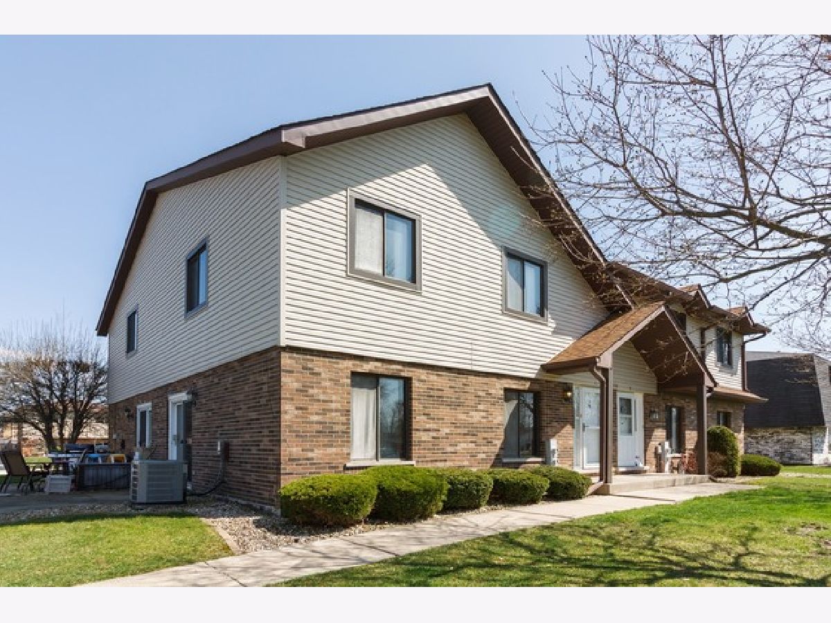 Homes & Townhomes & Condos Rented Cherry Hill Farms Tinley Park Illinois, 16206 Apple