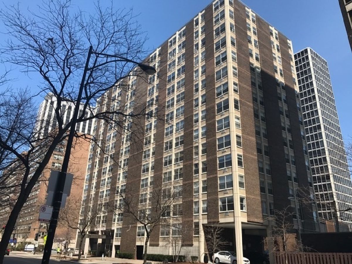 Condos & Townhomes Rented 3033 Sheridan Chicago Illinois