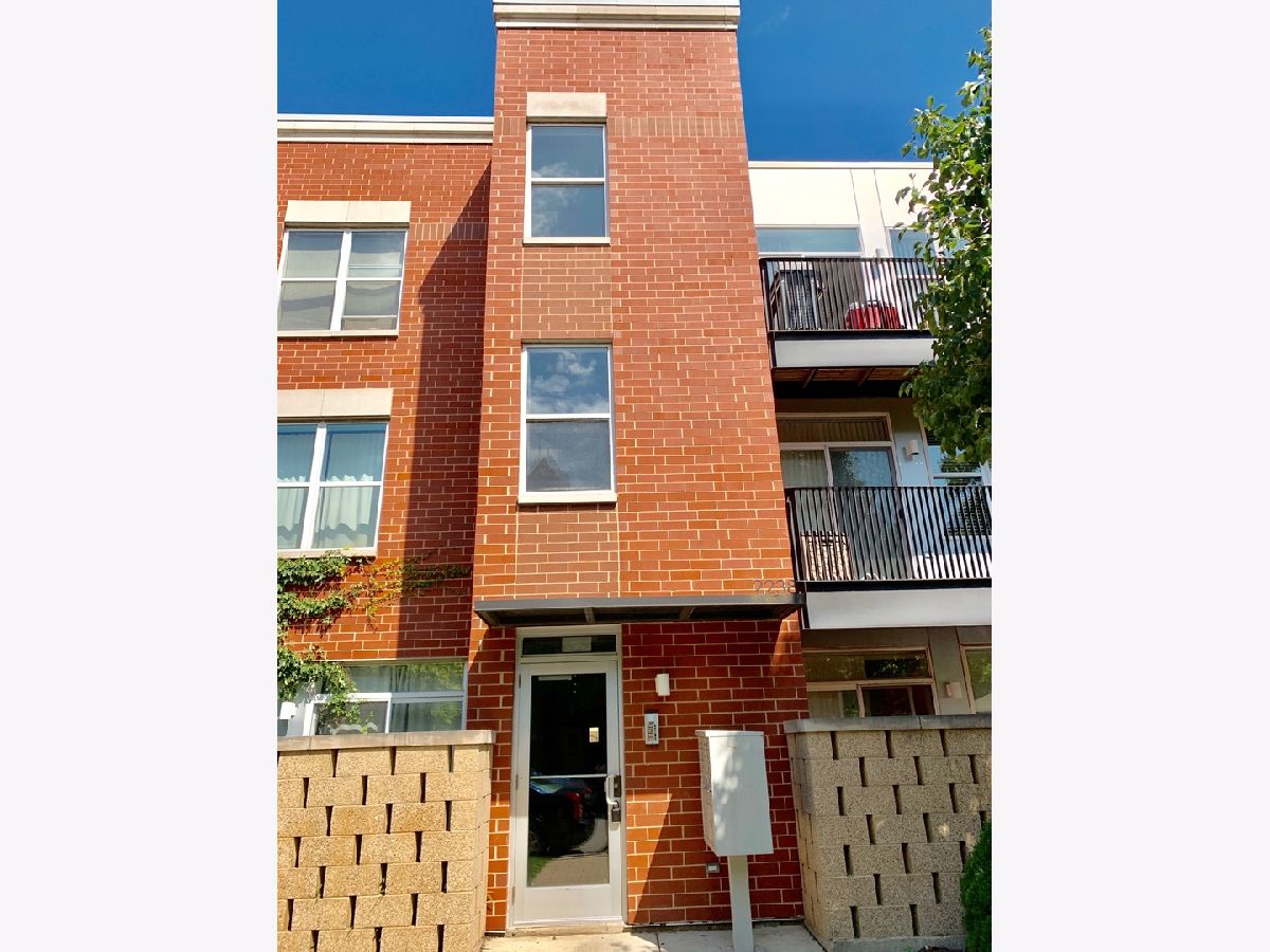 Condominiums Sold Westhaven Park Chicago Illinois, 2238 Maypole