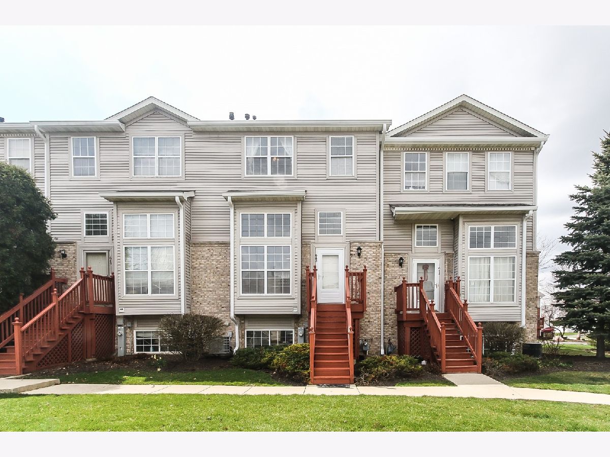 Townhomes & Homes Sold Georgian Court Addison Illinois, 643 Georgian