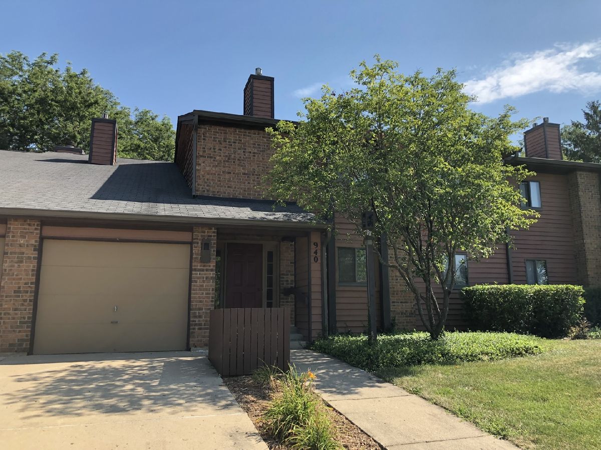 Condominiums Rented Waverly Commons Elgin Illinois, 940 Jefferson