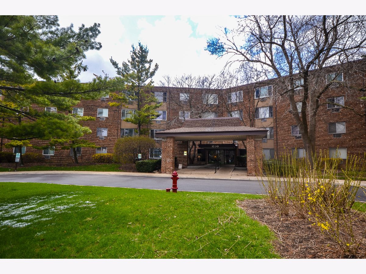 Moon Lake Village Hoffman Estates IL, Condos & Townhomes For Sale & For