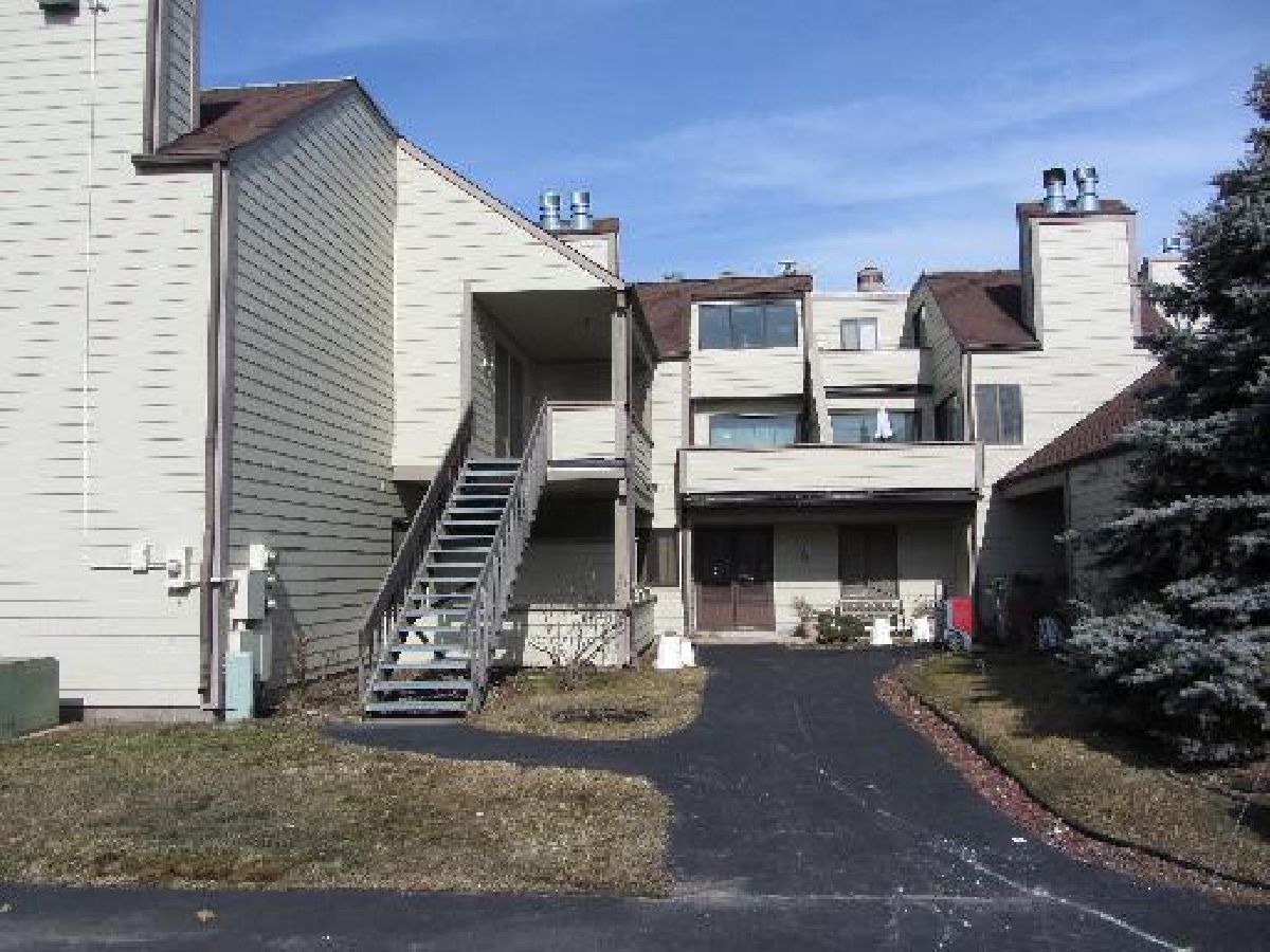 Condos & Townhomes Rented Strawberry Condos North Chicago Illinois, 3310 Berwyn