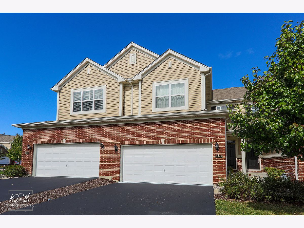 Townhomes Rented Savannah Crossing Aurora Illinois, 2845 Church