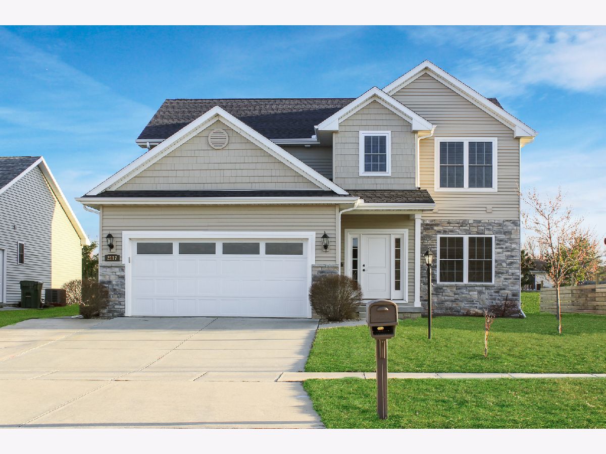 Homes & Condos & Townhomes Sold Ridge Creek Mahomet Illinois, 2117 Slade