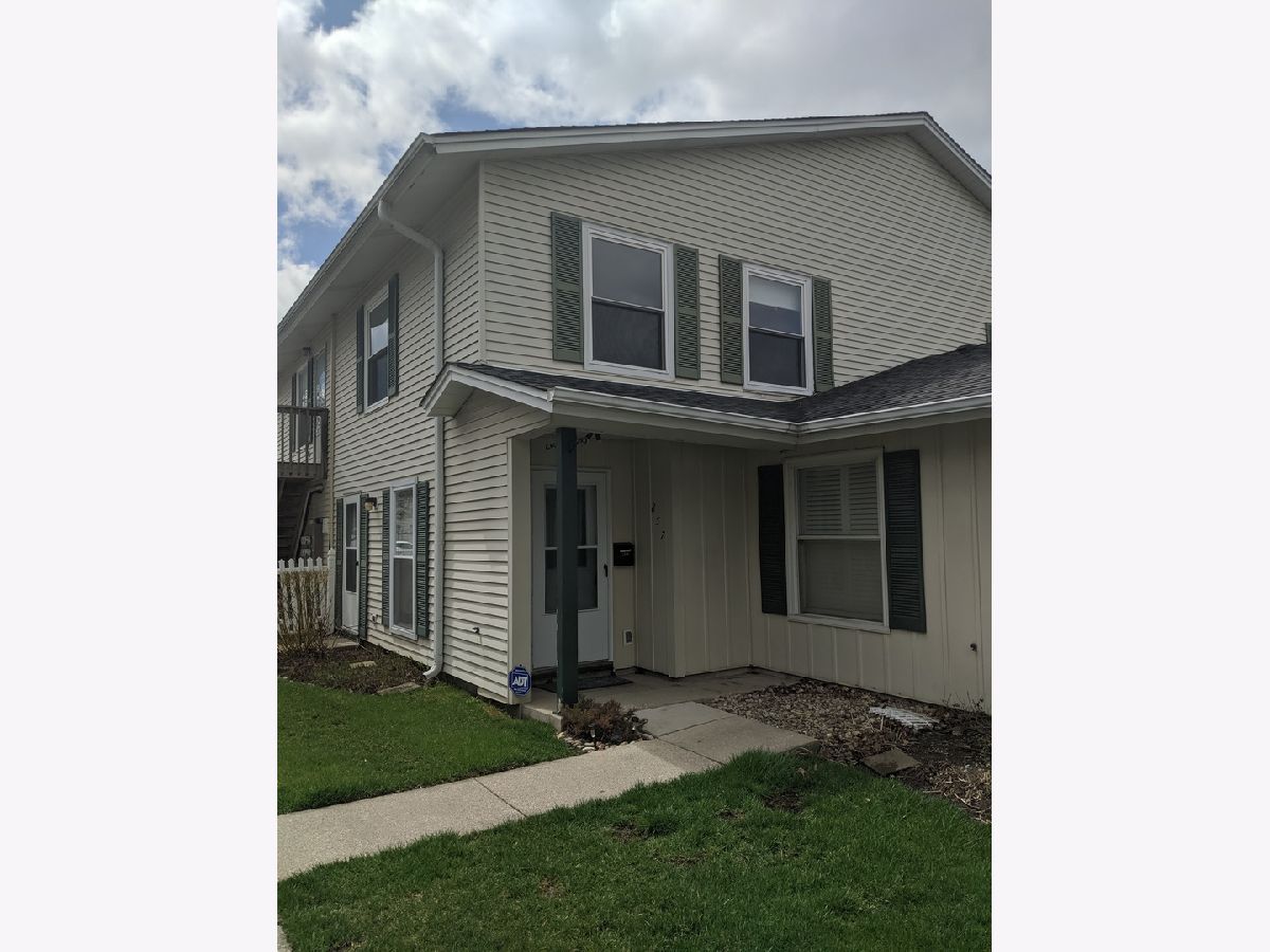Townhomes & Condos & Homes Rented Elk Grove Estates Elk Grove Village Illinois, 857 Wellington