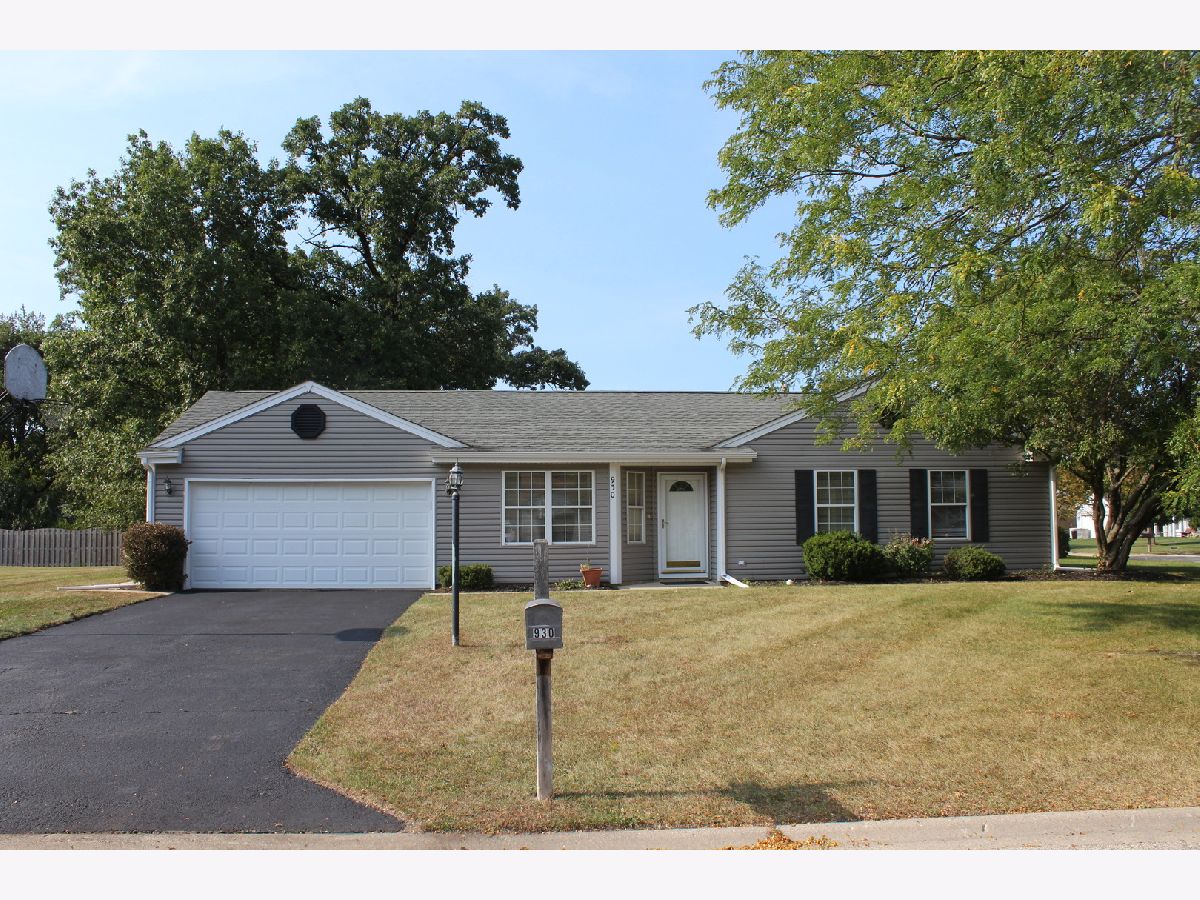 Homes & Townhomes Rented Fox River Shores Island Lake Illinois, 930 Debden