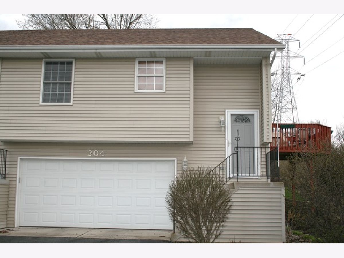 Condos & Townhomes Rented Vista Commons Minooka Illinois, 204 Vista