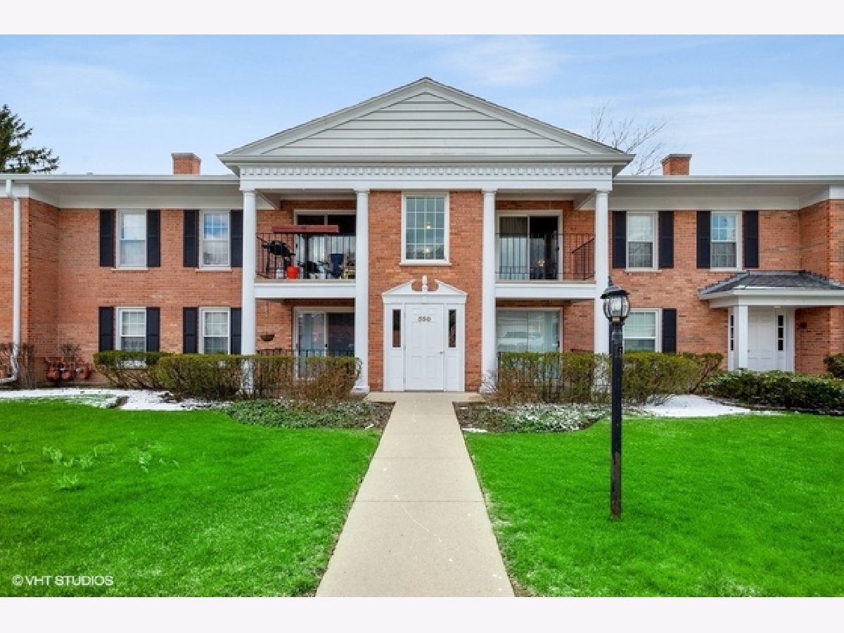 Condos & Townhomes Rented Shorely Woods Barrington Illinois, 550 Shorely