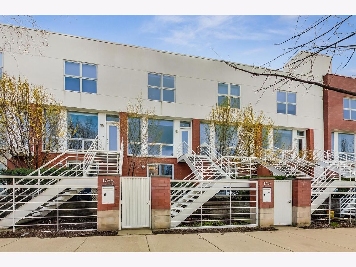 Townhomes & Homes Rented Wellington Park Chicago Illinois, 1755 Wellington