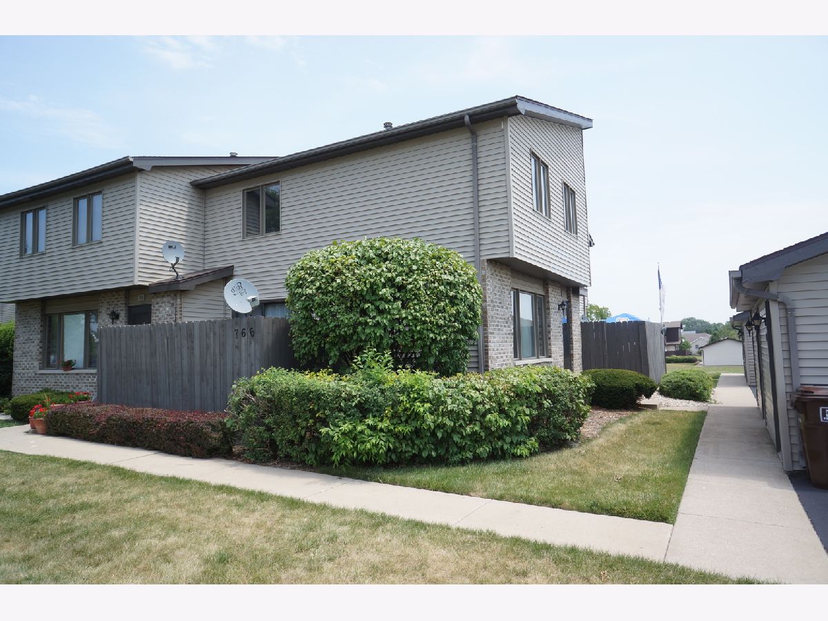 Homes & Townhomes & Condos Rented Windemere New Lenox Illinois, 766 Lake