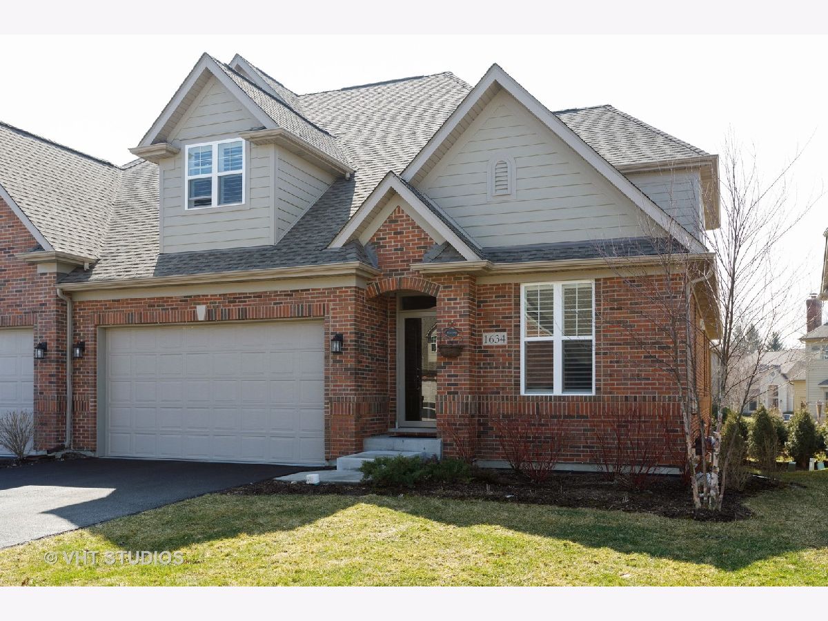 Townhomes Sold Villas At Trafford Place Naperville Illinois, 1634 Castle Lawn