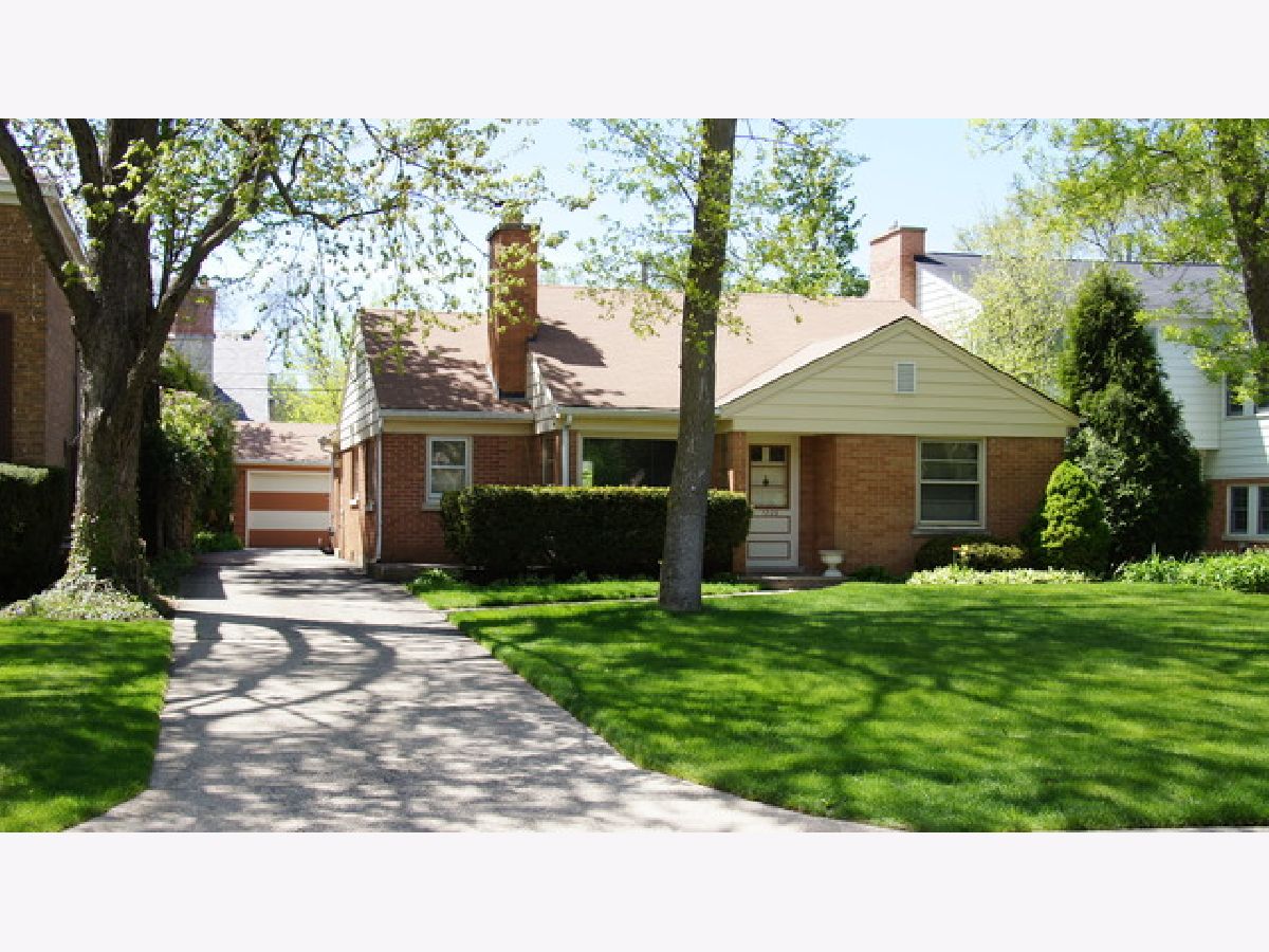 Homes & Condominiums Rented Indian Hill Estates Wilmette Illinois, 1229 Middlebury