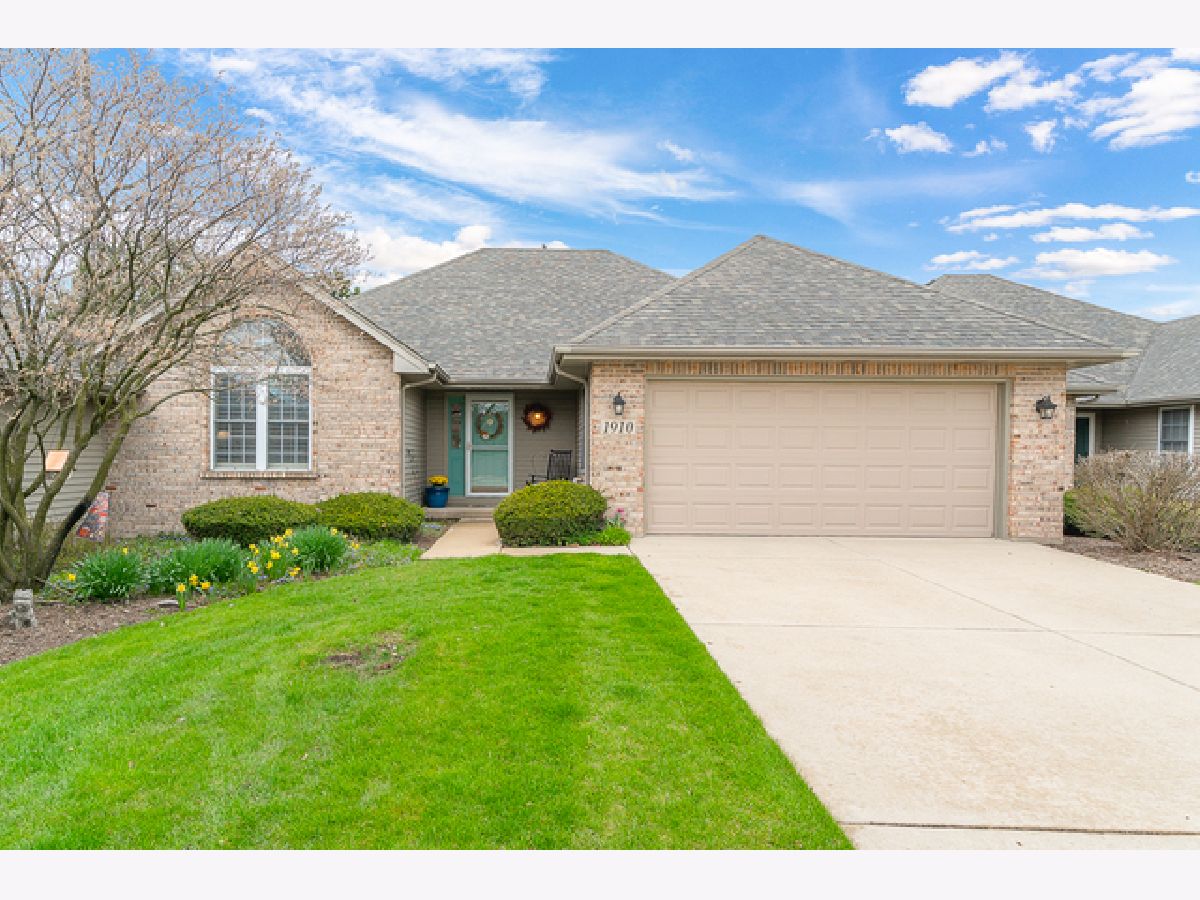 Townhomes Sold Lora Lei Acres Aurora Illinois, 1910 Schomer