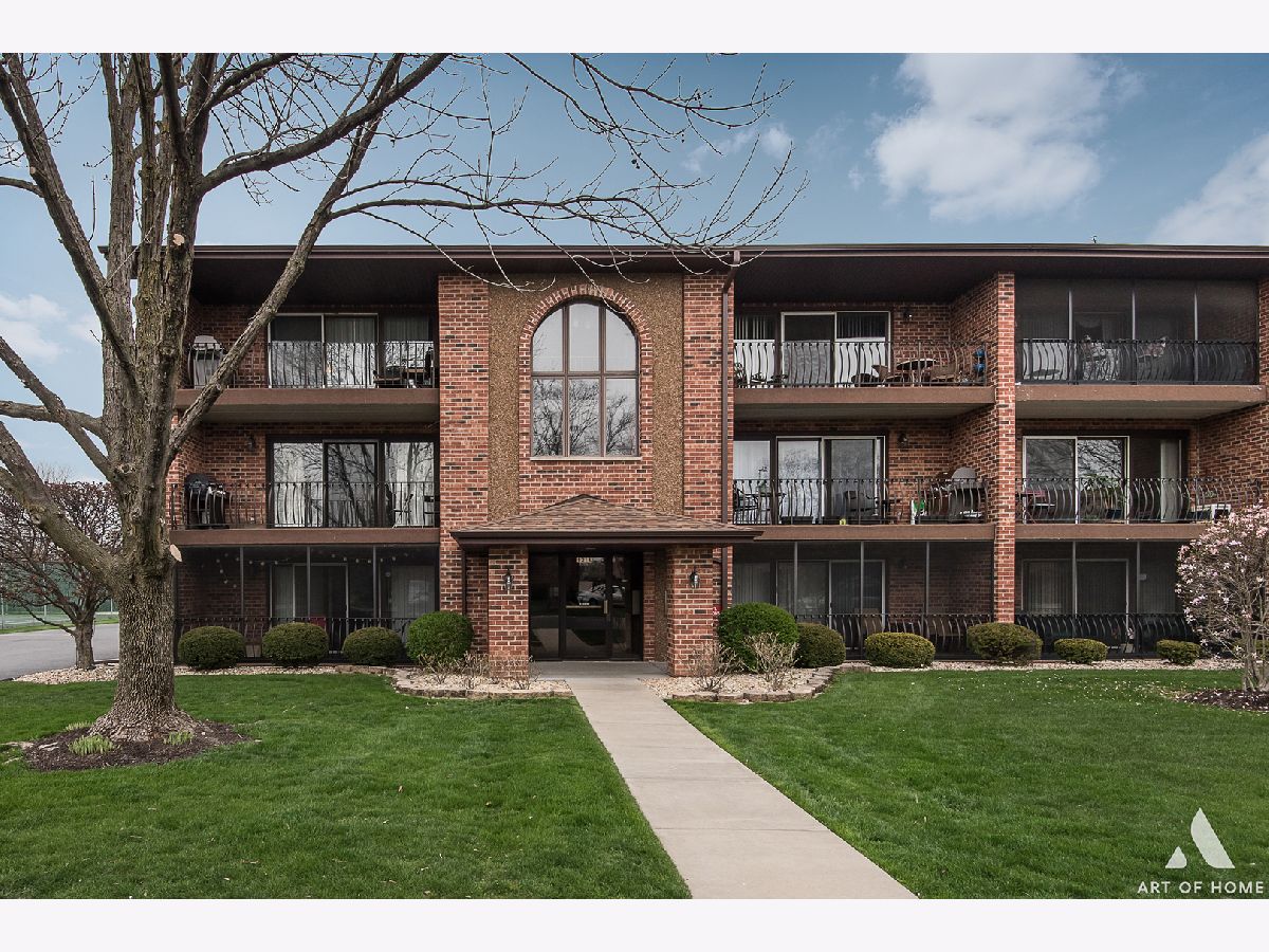 Condominiums Sold Heritage Creek Palos Hills Illinois, 8218 Cobblestone