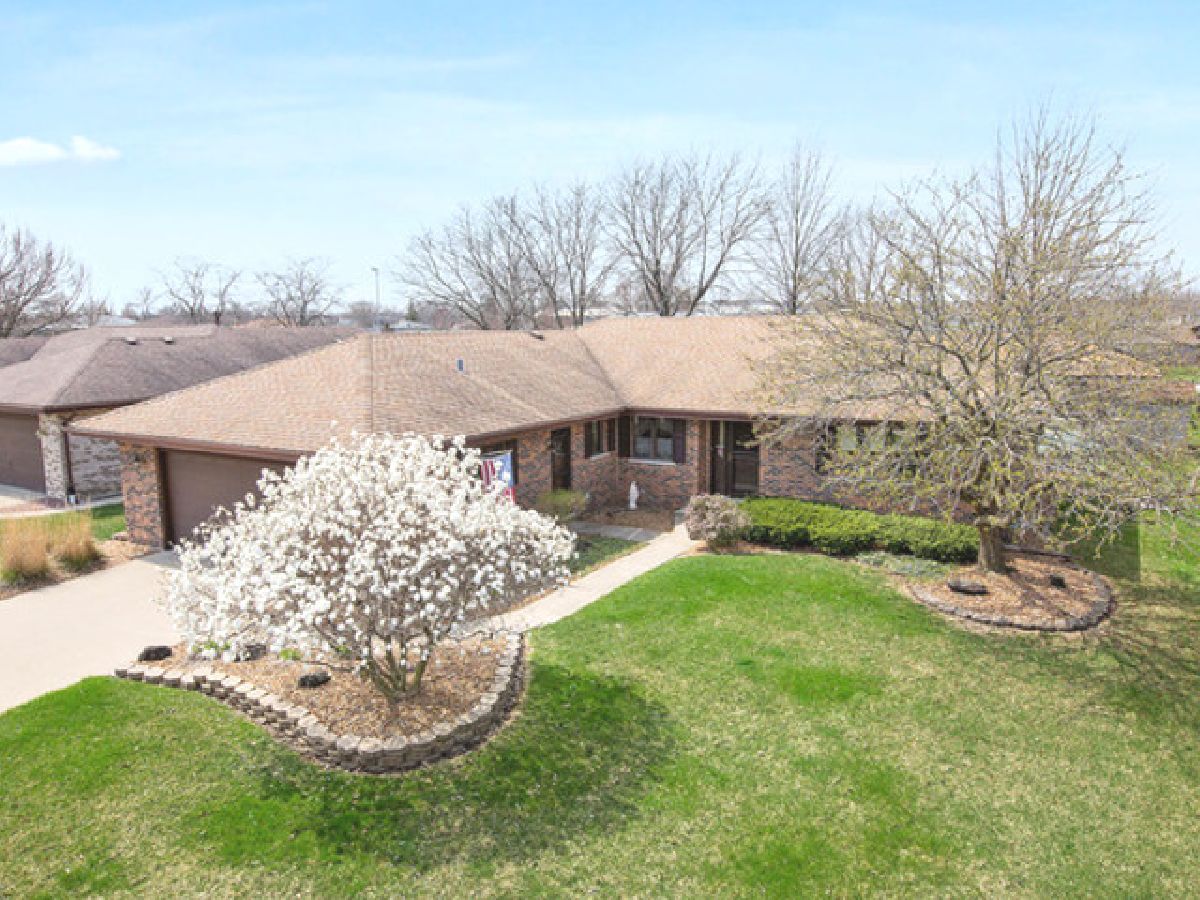 Townhomes & Condos & Homes Sold Eagle Ridge Tinley Park Illinois, 16218 Pine