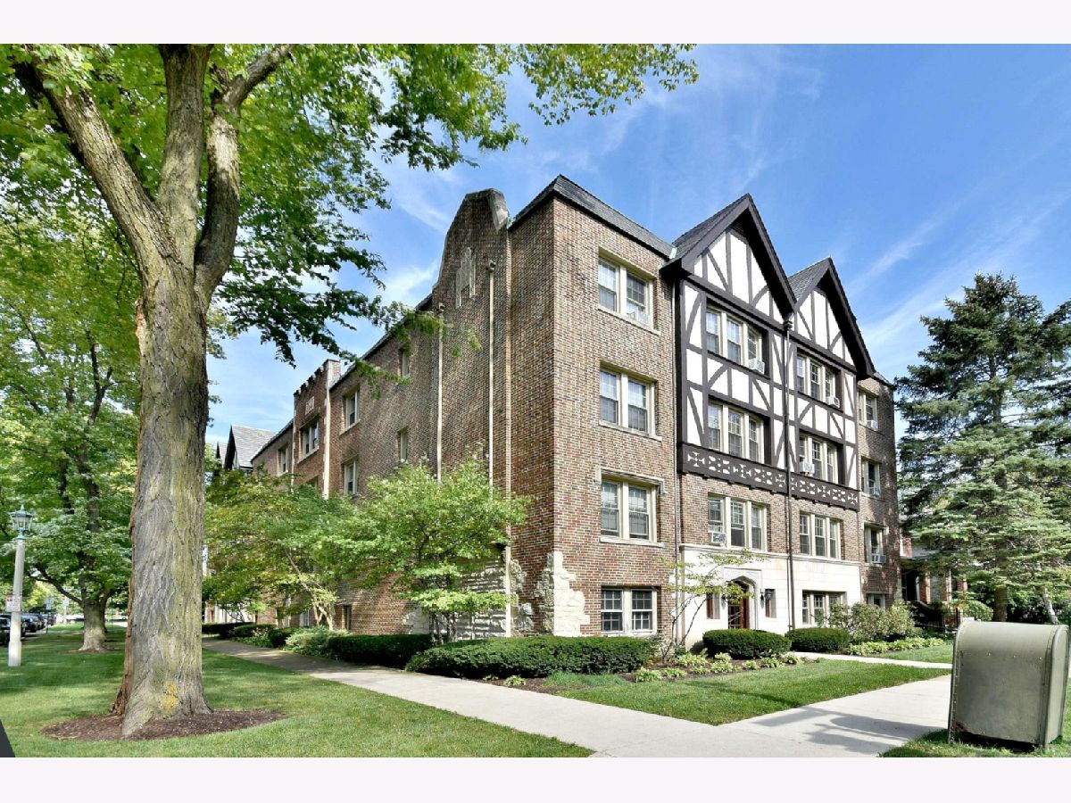 Condominiums Sold Twin Gables Oak Park Illinois, 530 Washington