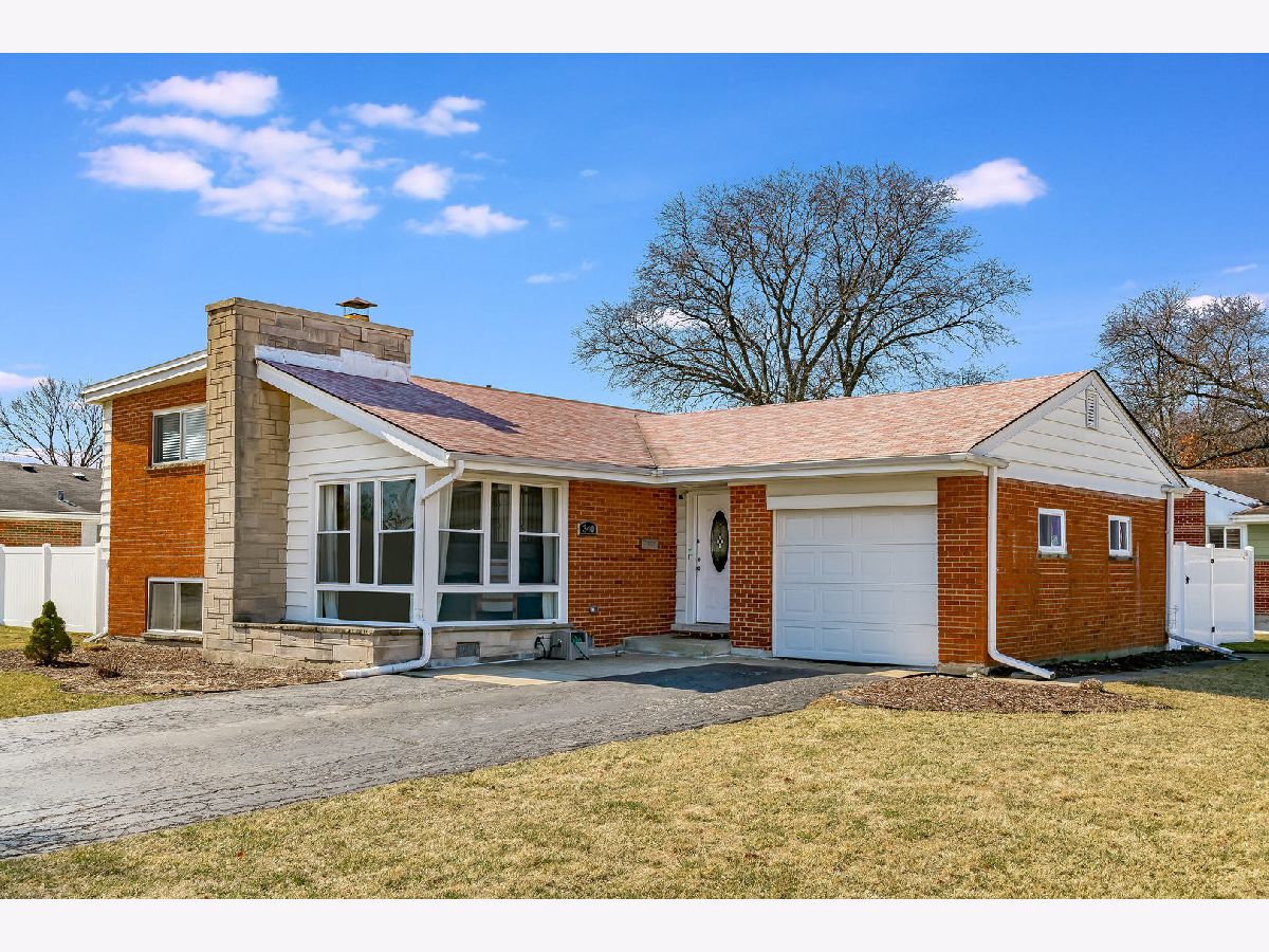 Homes Rented Brynhaven Elmhurst Illinois, 340 Huntington